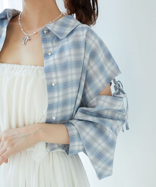MAJESTIC LEGON(マジェスティックレゴン)の「オープンショルダーショートシャツ(シャツ/ブラウス・レディース・ベージュ/キャメル/ブラック系その他/グレー系その他・MEDIUM)」の18枚目の写真