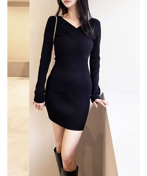 RESEXXY（リゼクシー）の「フロントクロスニットワンピース（ワンピース・レディース・レッド/ブラック/ベージュ・MEDIUM/SMALL）」の2枚目の写真