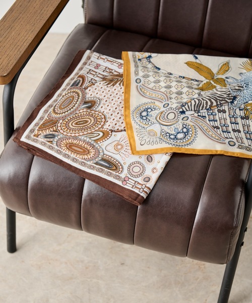 Shelly island(シェリーアイランド)の「ボタニカル柄スカーフ(ストール/ショール・レディース・ブラウン/イエロー・FREE)」の1枚目の写真