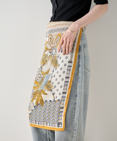 Shelly island(シェリーアイランド)の「ボタニカル柄スカーフ(ストール/ショール・レディース・ブラウン/イエロー・FREE)」の5枚目の写真