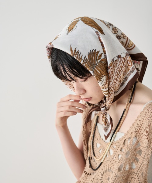 Shelly island(シェリーアイランド)の「ボタニカル柄スカーフ(ストール/ショール・レディース・ブラウン/イエロー・FREE)」の7枚目の写真