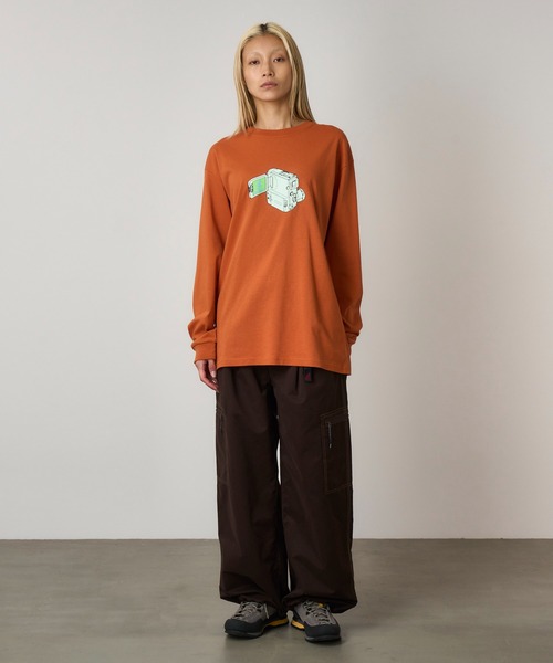 Gramicci（グラミチ）の「CAMCORDER L/S TEE｜カムコーダーロングスリーブTシャツ（Tシャツ/カットソー・メンズ・ヘザーグレー/ブラック系その他/ホワイト/オレンジ・S/M/L/XL/XXL）」の8枚目の写真
