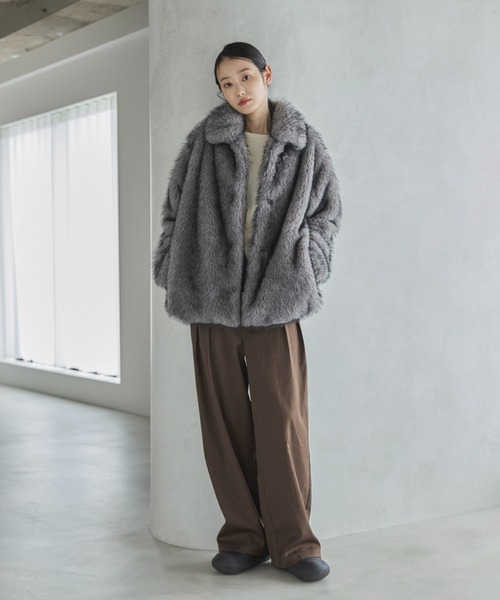 feepur（フェピュール）の「ミックスファーミドルコート（その他アウター・レディース・グレイッシュベージュ/チャコールグレー・MEDIUM）」の4枚目の写真