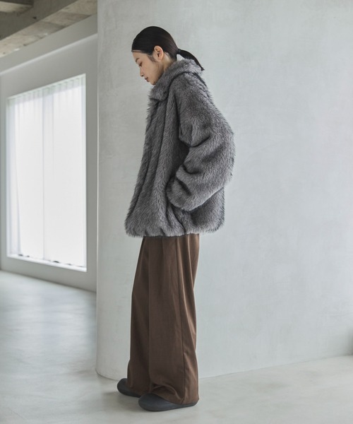 feepur（フェピュール）の「ミックスファーミドルコート（その他アウター・レディース・グレイッシュベージュ/チャコールグレー・MEDIUM）」の5枚目の写真