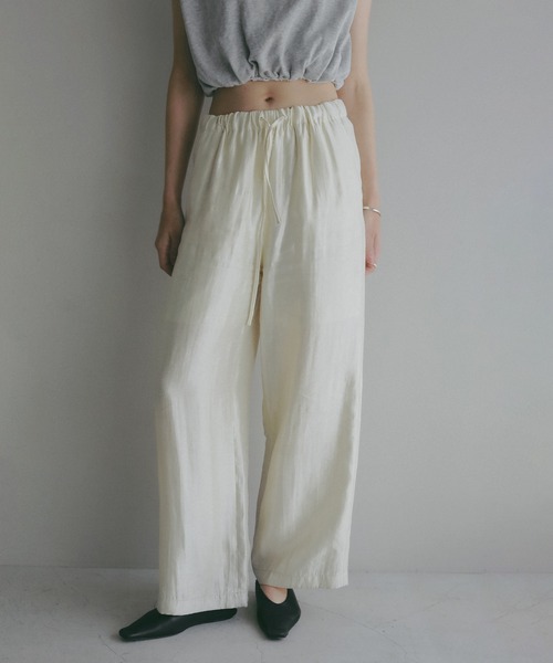 MANOF(マノフ)の「GLITTER RELAX PANTS(その他パンツ・レディース・アイボリー/ブラウン/オレンジ/ピンク・M/S)」の2枚目の写真