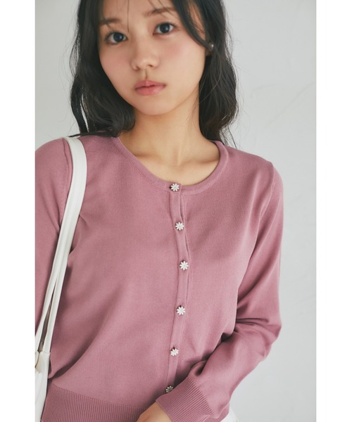 tocco closet(トッコ クローゼット)の「UVカット&接触冷感&ハンドウォッシュ♪超強撚パールフラワー釦カーディガン(カーディガン/ボレロ・レディース・ブラック/オフホワイト/ブルー/ローズ・M)」の4枚目の写真