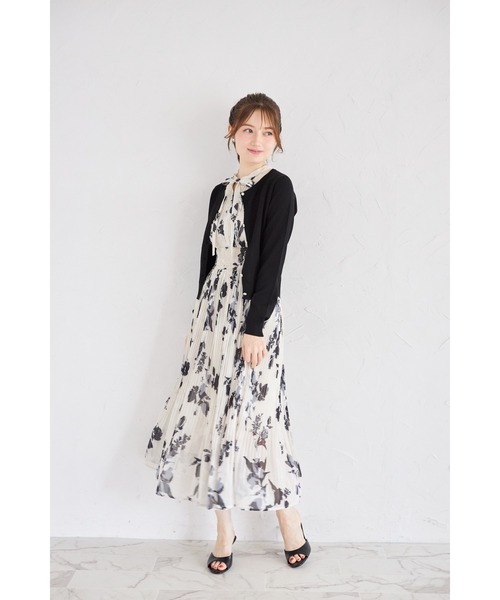 tocco closet(トッコ クローゼット)の「UVカット&接触冷感&ハンドウォッシュ♪超強撚パールフラワー釦カーディガン(カーディガン/ボレロ・レディース・ブラック/オフホワイト/ブルー/ローズ・M)」の12枚目の写真