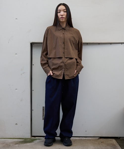 NOMINE(ノミネ)の「【NOMINE】ロングヨークオーバーシャツ(シャツ/ブラウス・レディース・ホワイト/ブラウン/ブラック・フリー)」の6枚目の写真