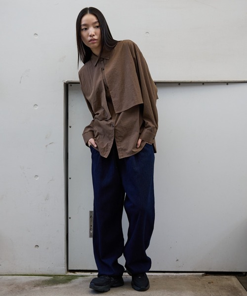 NOMINE(ノミネ)の「【NOMINE】ロングヨークオーバーシャツ(シャツ/ブラウス・レディース・ホワイト/ブラウン/ブラック・フリー)」の4枚目の写真