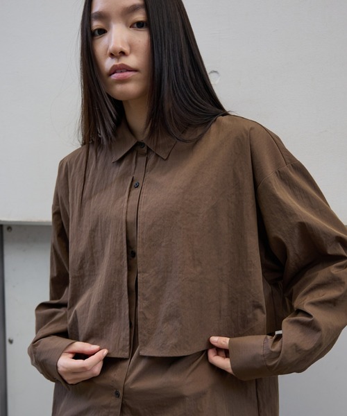 ノーリーンヨークブラウス TICCA（ティッカ）の「TICCA | ノーカラー ビブヨークシャツ WOMEN