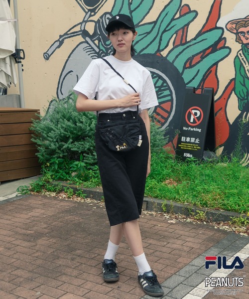 FILA（フィラ）の「【FILA/フィラ × PEANUTS/ピーナッツ】クシュクシュ ミニショルダーバッグ（ショルダーバッグ・レディース・ブラック/オフホワイト/ピンク・FREE）」の16枚目の写真