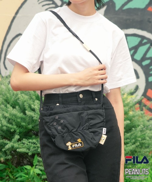 FILA（フィラ）の「【FILA/フィラ × PEANUTS/ピーナッツ】クシュクシュ ミニショルダーバッグ（ショルダーバッグ・レディース・ブラック/オフホワイト/ピンク・FREE）」の17枚目の写真
