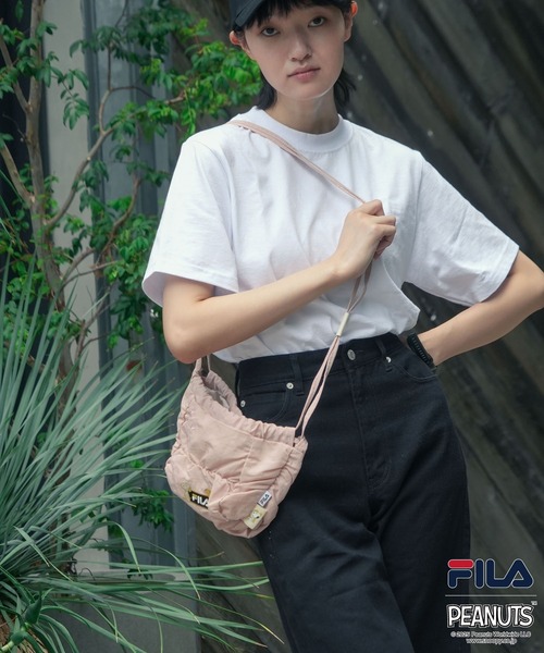 FILA（フィラ）の「【FILA/フィラ × PEANUTS/ピーナッツ】クシュクシュ ミニショルダーバッグ（ショルダーバッグ・レディース・ブラック/オフホワイト/ピンク・FREE）」の20枚目の写真
