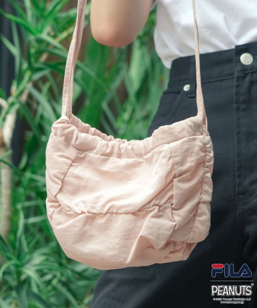 FILA（フィラ）の「【FILA/フィラ × PEANUTS/ピーナッツ】クシュクシュ ミニショルダーバッグ（ショルダーバッグ・レディース・ブラック/オフホワイト/ピンク・FREE）」の13枚目の写真