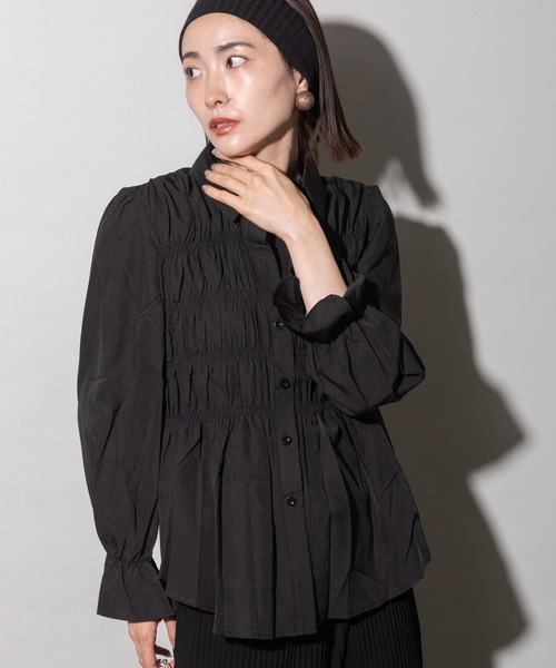 lodie(ロディ)の「ギャザーシャーリングシャツ(シャツ/ブラウス・レディース・ブラック/ネイビー/アイボリー・FREE)」の2枚目の写真