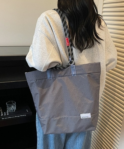 gossip!ロサンゼルス(ゴシップロサンゼルス)の「Y2Kチェック柄大容量トートバッグ/ショルダーバッグ(A4収納可/2WAY)(ショルダーバッグ・レディース・ブラウン/ブラック/グレー・FREE)」の2枚目の写真