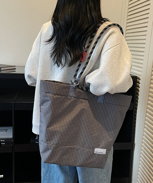 gossip!ロサンゼルス(ゴシップロサンゼルス)の「Y2Kチェック柄大容量トートバッグ/ショルダーバッグ(A4収納可/2WAY)(ショルダーバッグ・レディース・ブラウン/ブラック/グレー・FREE)」の21枚目の写真