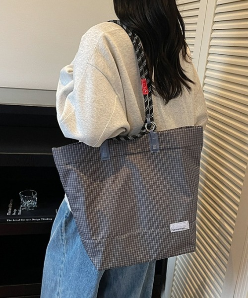 gossip!ロサンゼルス(ゴシップロサンゼルス)の「Y2Kチェック柄大容量トートバッグ/ショルダーバッグ(A4収納可/2WAY)(ショルダーバッグ・レディース・ブラウン/ブラック/グレー・FREE)」の22枚目の写真