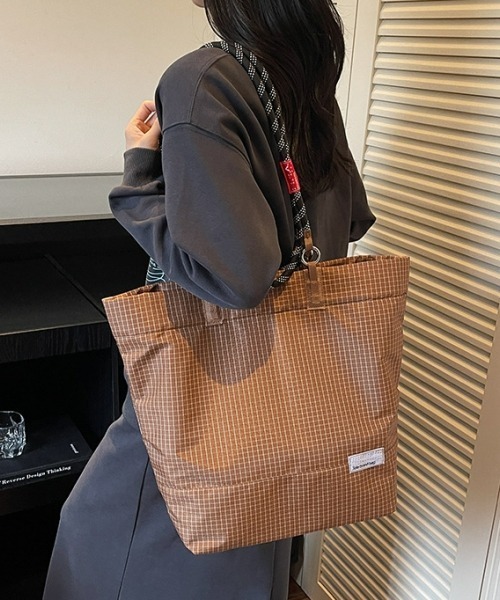 gossip!ロサンゼルス(ゴシップロサンゼルス)の「Y2Kチェック柄大容量トートバッグ/ショルダーバッグ(A4収納可/2WAY)(ショルダーバッグ・レディース・ブラウン/ブラック/グレー・FREE)」の15枚目の写真