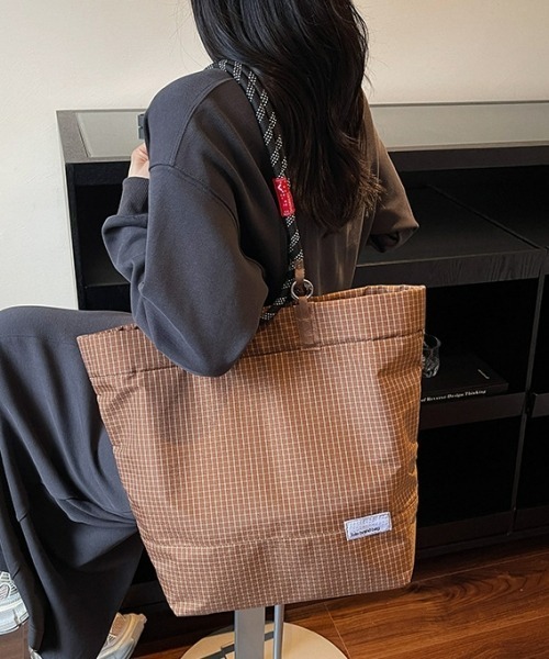 gossip!ロサンゼルス(ゴシップロサンゼルス)の「Y2Kチェック柄大容量トートバッグ/ショルダーバッグ(A4収納可/2WAY)(ショルダーバッグ・レディース・ブラウン/ブラック/グレー・FREE)」の16枚目の写真