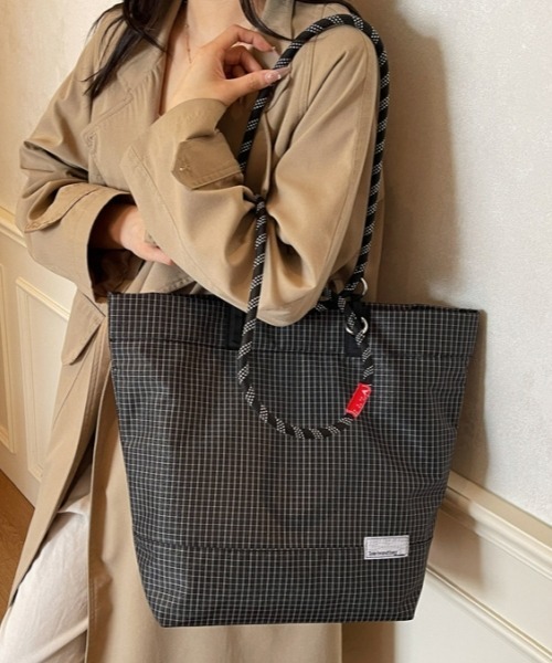 gossip!ロサンゼルス(ゴシップロサンゼルス)の「Y2Kチェック柄大容量トートバッグ/ショルダーバッグ(A4収納可/2WAY)(ショルダーバッグ・レディース・ブラウン/ブラック/グレー・FREE)」の9枚目の写真