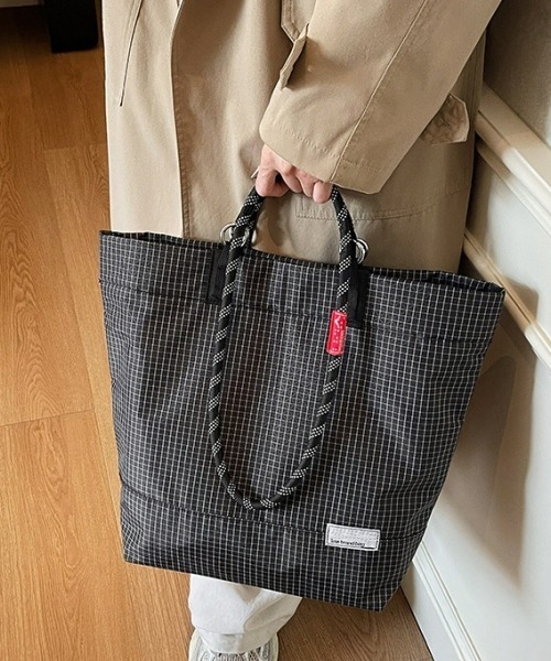 gossip!ロサンゼルス(ゴシップロサンゼルス)の「Y2Kチェック柄大容量トートバッグ/ショルダーバッグ(A4収納可/2WAY)(ショルダーバッグ・レディース・ブラウン/ブラック/グレー・FREE)」の20枚目の写真