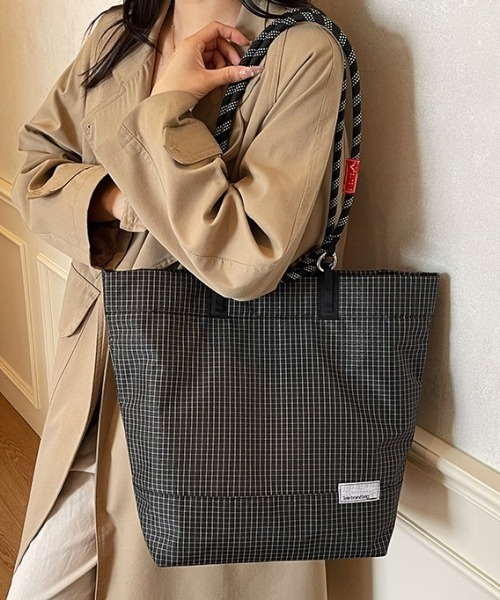 gossip!ロサンゼルス(ゴシップロサンゼルス)の「Y2Kチェック柄大容量トートバッグ/ショルダーバッグ(A4収納可/2WAY)(ショルダーバッグ・レディース・ブラウン/ブラック/グレー・FREE)」の10枚目の写真