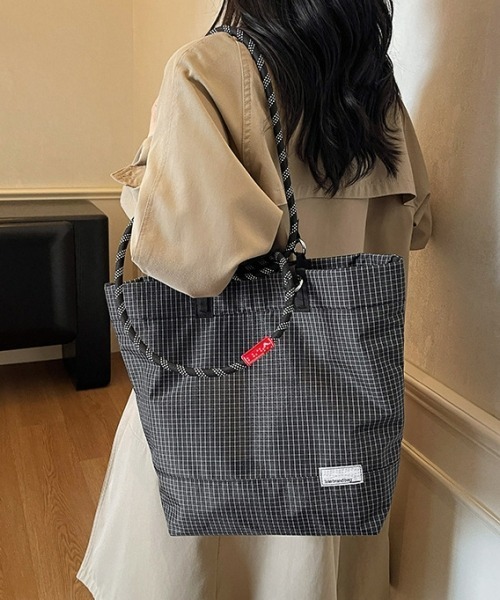 gossip!ロサンゼルス(ゴシップロサンゼルス)の「Y2Kチェック柄大容量トートバッグ/ショルダーバッグ(A4収納可/2WAY)(ショルダーバッグ・レディース・ブラウン/ブラック/グレー・FREE)」の12枚目の写真