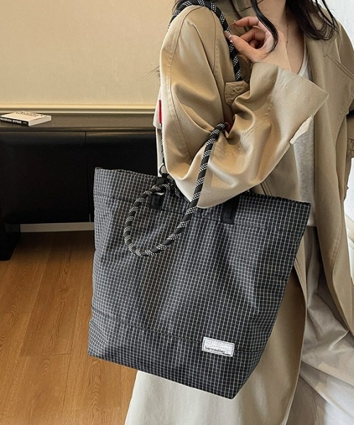gossip!ロサンゼルス(ゴシップロサンゼルス)の「Y2Kチェック柄大容量トートバッグ/ショルダーバッグ(A4収納可/2WAY)(ショルダーバッグ・レディース・ブラウン/ブラック/グレー・FREE)」の13枚目の写真