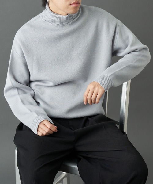COLONY 2139(コロニートゥーワンスリーナイン)の「リサイクルポリタートルネックニット(ニット/セーター・メンズ・グレー/チャコールグレー/アイボリー/ブラック・MEDIUM/LARGE)」の4枚目の写真