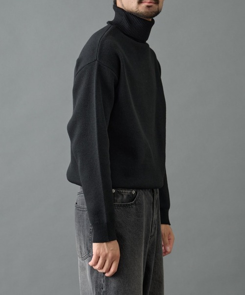 COLONY 2139(コロニートゥーワンスリーナイン)の「リサイクルポリタートルネックニット(ニット/セーター・メンズ・グレー/チャコールグレー/アイボリー/ブラック・MEDIUM/LARGE)」の11枚目の写真