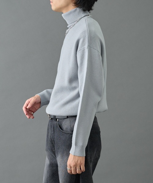 COLONY 2139(コロニートゥーワンスリーナイン)の「リサイクルポリタートルネックニット(ニット/セーター・メンズ・グレー/チャコールグレー/アイボリー/ブラック・MEDIUM/LARGE)」の16枚目の写真
