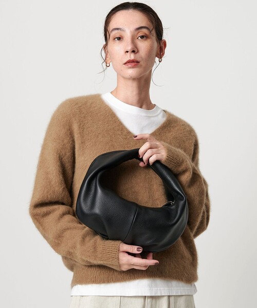 BEAUTY&YOUTH UNITED ARROWS（ビューティーアンドユースユナイテッドアローズ）の「ムーン タック ミニ ワンショルダーバッグ（ショルダーバッグ・レディース・ブラック/ライトピンク・FREE）」の2枚目の写真