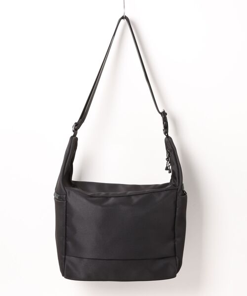 m.f.editorial(エムエフエディトリアル)の「【軽量】ツイル ショルダーバッグ A4対応(ショルダーバッグ・メンズ・ブラック・FREE)」の2枚目の写真