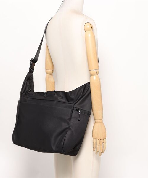 m.f.editorial(エムエフエディトリアル)の「【軽量】ツイル ショルダーバッグ A4対応(ショルダーバッグ・メンズ・ブラック・FREE)」の5枚目の写真