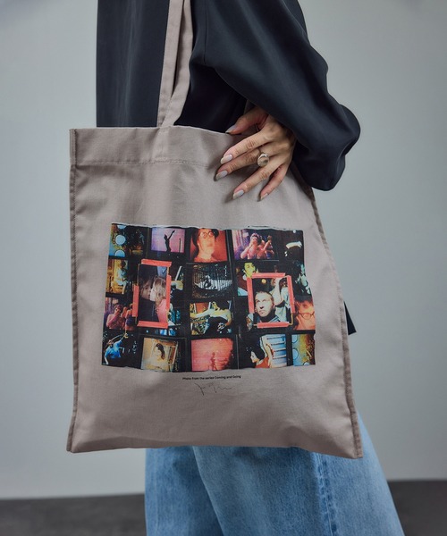 SALON adam et rope'(サロン アダム エ ロペ)の「【Jim Goldberg for SALON】フォトプリントトート(トートバッグ・レディース・ライトグレー/チャコールグレー/オフホワイト・FREE)」の2枚目の写真