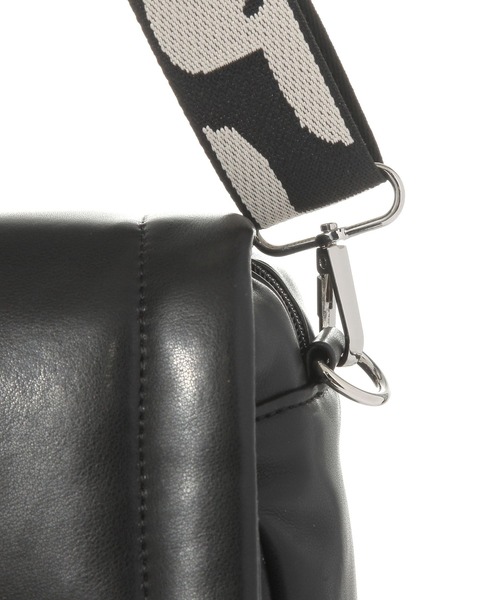 LAKOLE（ラコレ）の「パデットアソート柄ショルダーバッグ / 587752（ショルダーバッグ・レディース・ボルドー/オフホワイト/ブラック・FREE）」の7枚目の写真