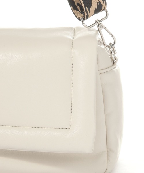 LAKOLE（ラコレ）の「パデットアソート柄ショルダーバッグ / 587752（ショルダーバッグ・レディース・ボルドー/オフホワイト/ブラック・FREE）」の21枚目の写真