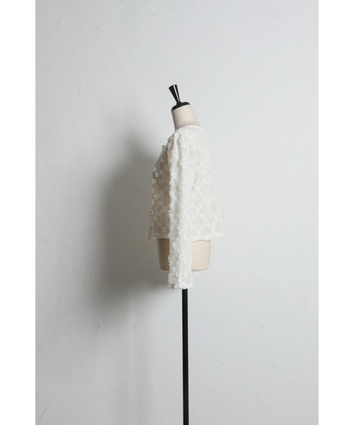 tocco closet(トッコ クローゼット)の「【ZOZO限定】クロスフラワーレースカーディガン(カーディガン/ボレロ・レディース・ブラック/ホワイト・M)」の17枚目の写真