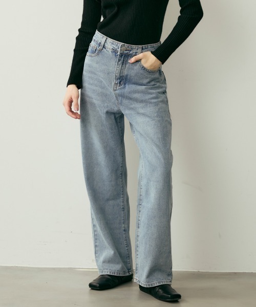 Clum(クルム)の「ヴィンテージウォッシュストレートデニムパンツ(デニムパンツ・レディース・ライトブルー/ブルー/グレー・MEDIUM/LARGE)」の2枚目の写真