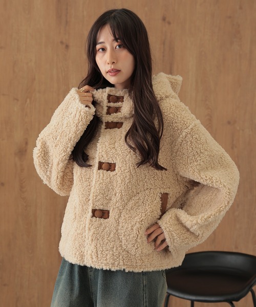 SUWDEE(スーディー)の「mouton boa reversible hooded coat(ムートンコート・レディース・グレー/ベージュ/モカ/ダークブラウン・FREE)」の4枚目の写真