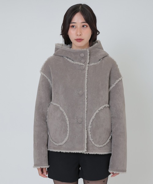SUWDEE(スーディー)の「mouton boa reversible hooded coat(ムートンコート・レディース・グレー/ベージュ/モカ/ダークブラウン・FREE)」の2枚目の写真