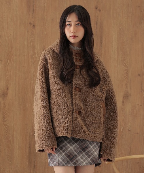 SUWDEE(スーディー)の「mouton boa reversible hooded coat(ムートンコート・レディース・グレー/ベージュ/モカ/ダークブラウン・FREE)」の1枚目の写真