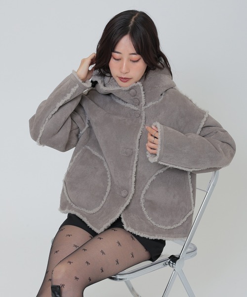 SUWDEE(スーディー)の「mouton boa reversible hooded coat(ムートンコート・レディース・グレー/ベージュ/モカ/ダークブラウン・FREE)」の11枚目の写真