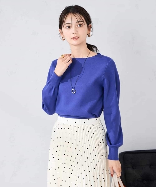 a.v.v（アーヴェヴェ）の「【洗える】ボートネック美ラクるパフスリーブニット（ニット/セーター・レディース・グレー/レッド/マスタード/パープル/ブラック/アイボリー/グレー系その他/ブルー・36/42/40/38/34）」の5枚目の写真