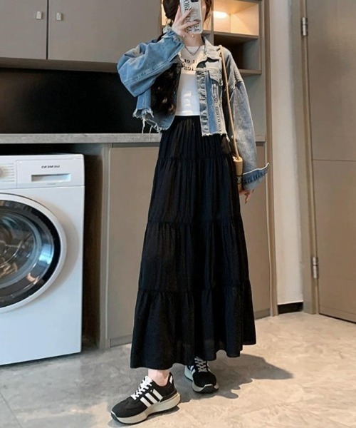 maison de LATIR(メゾンドラティール)の「夏は軽やかに揺れるのが可愛い。夏服 オフィスカジュアル にも映えるボリューム切り替えエアリーAラインティアードロングスカート(スカート・レディース・ホワイト/ブラック/ピンク・FREE)」の4枚目の写真