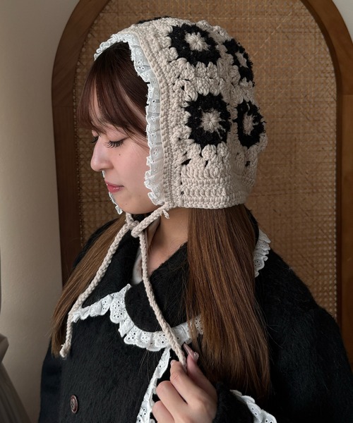 kutir(クティール)の「kutirlune/クロシェ風バブーシュカ ニット帽(ニットキャップ/ビーニー・レディース・ベージュ/ブラック・FREE)」の6枚目の写真