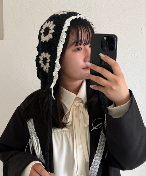 kutir(クティール)の「kutirlune/クロシェ風バブーシュカ ニット帽(ニットキャップ/ビーニー・レディース・ベージュ/ブラック・FREE)」の10枚目の写真