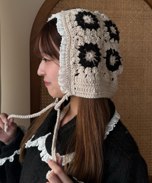 kutir(クティール)の「kutirlune/クロシェ風バブーシュカ ニット帽(ニットキャップ/ビーニー・レディース・ベージュ/ブラック・FREE)」の11枚目の写真