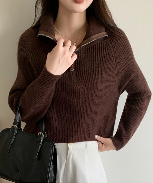 Maison Calme(メゾンカルム)の「ハーフジップニットプルオーバー スタンドカラー シンプルデザイン イチオシニット 長袖(ニット/セーター・レディース・レッド/ホワイト/ブラウン・M/L)」の1枚目の写真